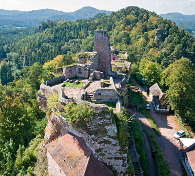 Ein Blick auf die Felsburg Altdahn der Dahner Burgengruppen