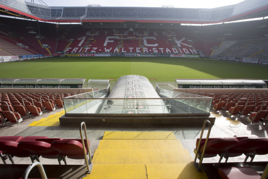 Blick von der Nordtribüne auf das Spielfeld © view - die agentur