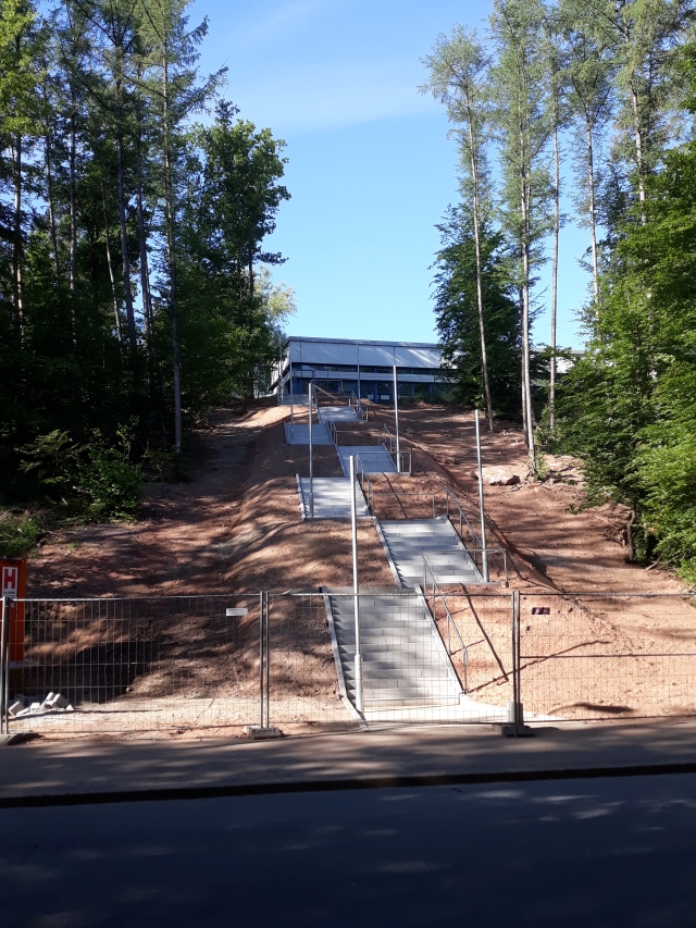 Die neue Waldtreppe zum Schulzentrum Süd kann ab nächster Woche genutzt werden  © Stadt Kaiserslautern