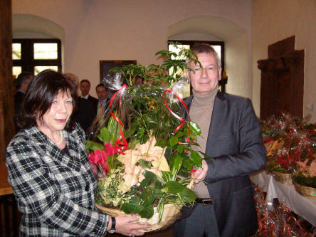 Oberbürgermeister Dr. KLaus Weichel mit Dienstjubilarin Ingeborg Bordt © Stadt Kaiserslautern