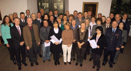 DienstjubilarInnen mit Stadtvorstand, Personalratsmitgliedern und ReferatsleiterInnen © Stadt Kaiserslautern