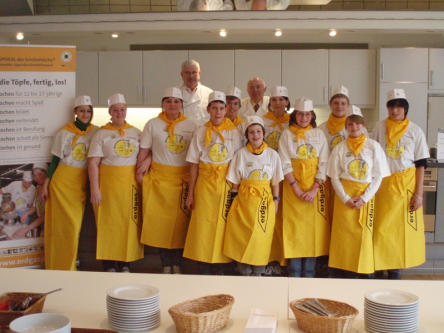 Die 3 Teams (v. l. Kurpfalz-Realschule, Heinrich-Heine-Gymn.) mit der Jury 