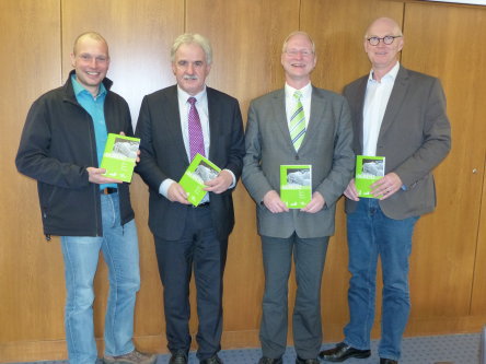 v.l.n.r. Heiko Becker und Gerhard Müller von der Kreisverwaltung sowie Joachim Färber und Gerhard Heinelt von der Stadtverwaltung© Stadt Kaiserslautern