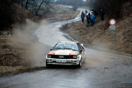 Foto zeigt Fahrzeug bei einer Rallye