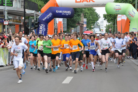 uferinnen und Läufer beim Start