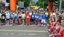 Foto zeigt die Läufer am Start © niedermeier+ Marketing PR Events GmbH