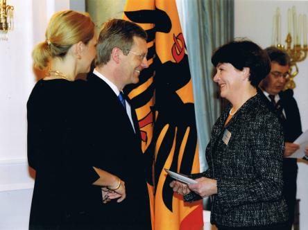 Bettina und Christian Wulff mit Alla Butushina im Rahmen des Neujahrsempfanges im Schloss Bellevue © BPA - Bilderdienst