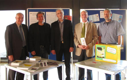 Reinhold Mannweiler, Direktor des Referates Jugend und Sport, Prof. Dr. Gerhard Trabert, Manfred Brunn, Referat Jugend und Sport, Beigeordneter Joachim Färber und Toni Klein-Moog, Caritaszentrum Kaiserslautern. © Stadt Kaiserslautern