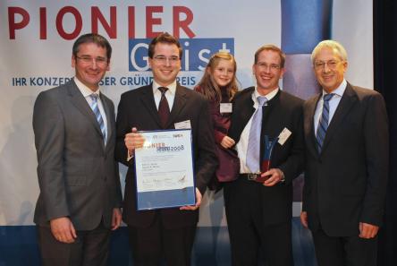 (v.l.) Wirtschaftsminister Hendrik Hering, Sascha Blümel und Peter Sanner, beide Gründer und Geschäftsführer der Kinkon GmbH, sowie Hans-Joachim Metternich, Sprecher der Geschäftsführung der Investitions- und Strukturbank Rheinland-Pfalz (ISB) GmbH © Bestfall GmbH