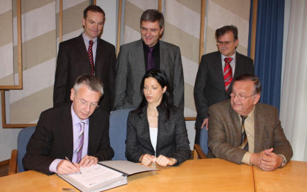 Foto zeigt Oberbürgermeister Dr. Klaus Weichel, Verbandsbürgermeisterin Anja Pfeiffer-Matheis und Ortsbürgermeister Georg Reuß 