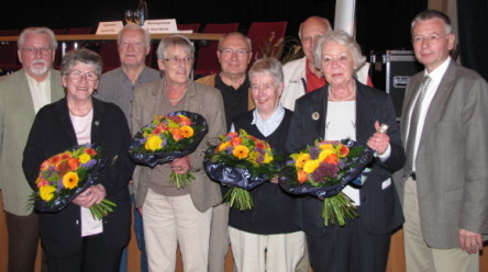 Oberbürgermeister Dr. Klaus Weichel dankt dem scheidenden Seniorenbeirat für die gute Zusammenarbeit. © Stadt Kaiserslautern