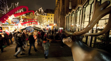 Weihnachtsaktionen im Innenhof der Stiftskirche © Stadt Kaiserslautern