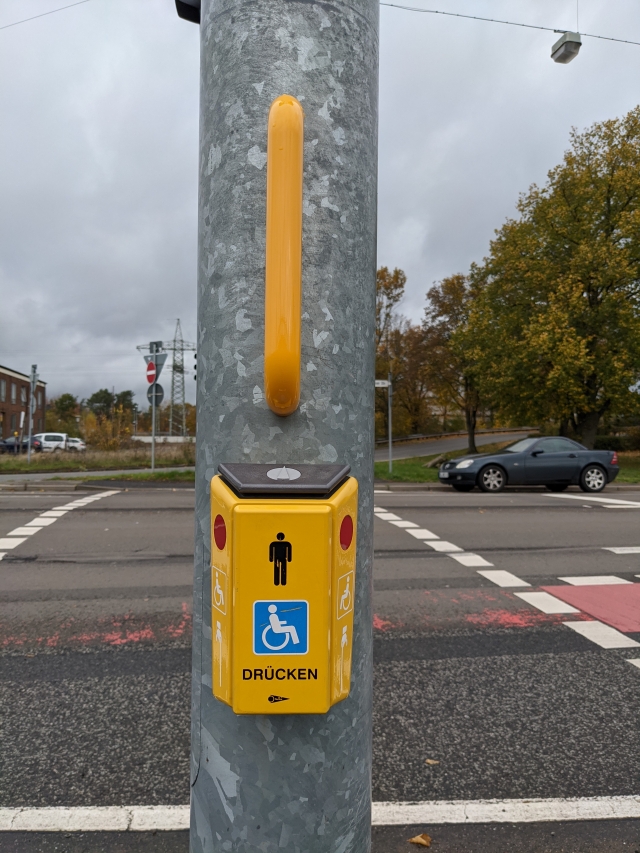 Ampelmast mit Blindensignalisierung  © Stadt Kaiserslautern