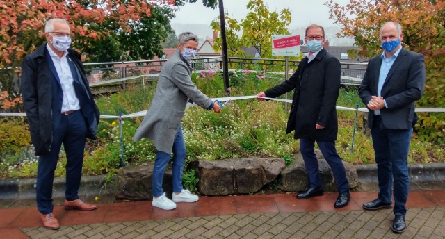 Das Bild zeigt Referatsleiter für Schulen Peter Krietemeyer, Bürgermeisterin Beate Kimmel, Schulleiter Roland Frölich und Europa-Koordinator Dr. Norbert Herhammer. © Stadt Kaiserslautern