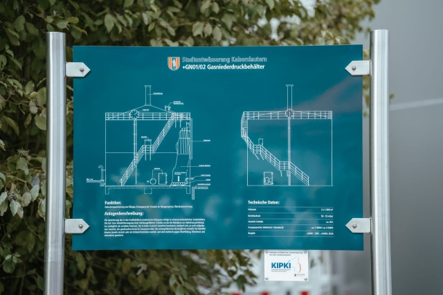 Auf der Tafel sind die wichtigsten Daten nachzulesen. © Stadtentwässerung Kaiserslautern AöR