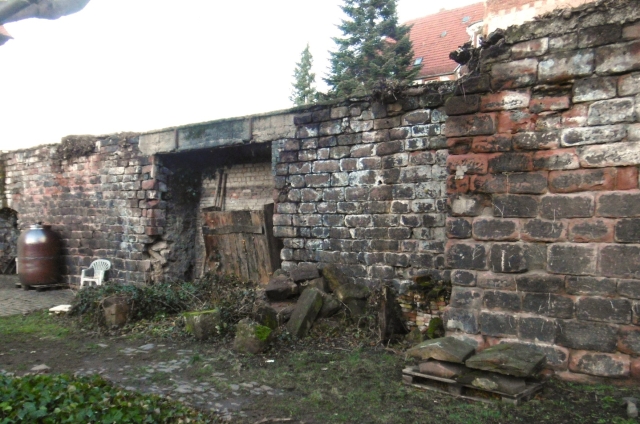 Vor der Sanierung war die historische Stadtmauer am Wadgasserhof stark einsturzgefährdet. © Stadt Kaiserslautern