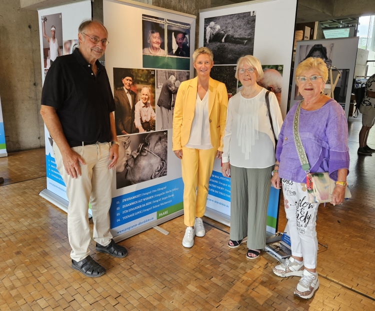 Initiator Markus Lambrecht mit den Laudatorinnen Beate Kimmel und Rose Götte sowie der Vorsitzenden des Seniorenbeirats Helga Bäcker. © Stadt Kaiserslautern