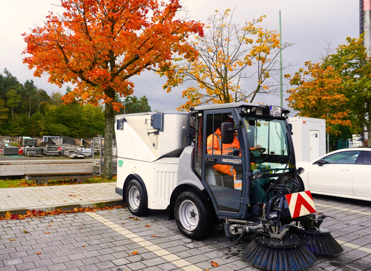 Die E-Kehrmaschine der Stadtbildpflege, Ansicht von schräg vorne. © Stadtbildpflege Kaiserslautern