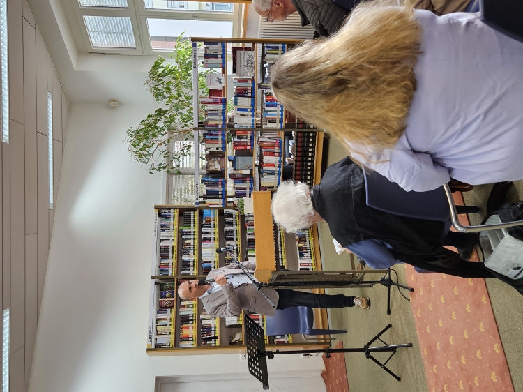 Bürgermeister Manfred Schulz eröffnete das Lesefestival Lautern liest in der Pfalzbibliothek. © Stadt Kaiserslautern