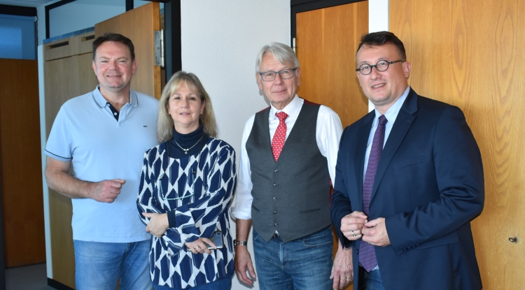 Alexis Grandin (rechts im Bild) wurde begleitet von Catherine Alliot und Stephane Jesorski (links). © Stadt Kaiserslautern