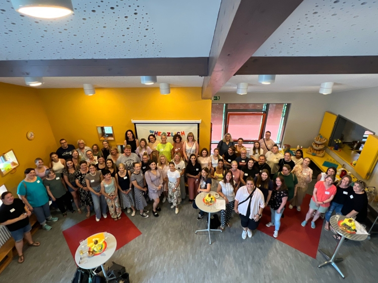 Gruppenbild mit den rund 50 Teilnehmerinnen und Teilnehmern.  © Stadt Kaiserslautern