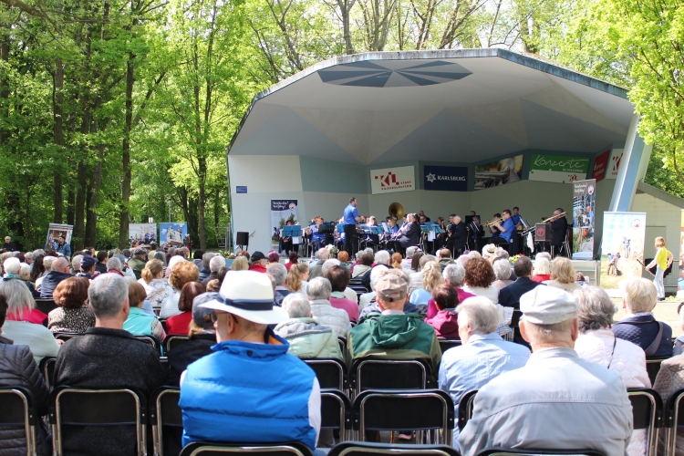 Der Musikverein Schneckenhausen spielte zum Auftakt der Volksparkkonzertreihe groß auf. © Stadt Kaiserslautern