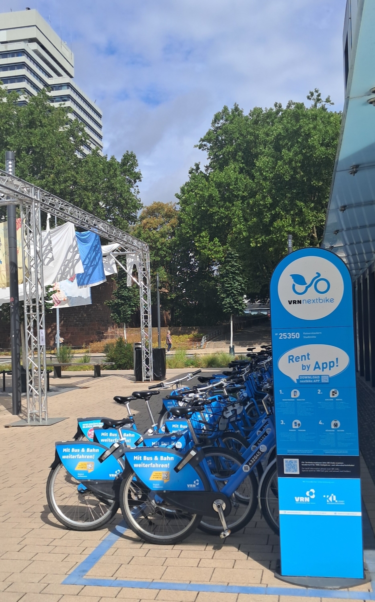 Bürgerinnen und Bürger können über die Plattform KLmitWirkung aktuell Orte vorschlagen, an denen weitere VRNrad-Stationen entstehen könnten. © Stadt Kaiserslautern