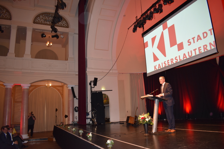 Michael Ebling sprach bei der feierlichen Amtsübergabe in der Fruchthalle stellvertretend für das Land Rheinland-Pfalz. © Stadt Kaiserslautern