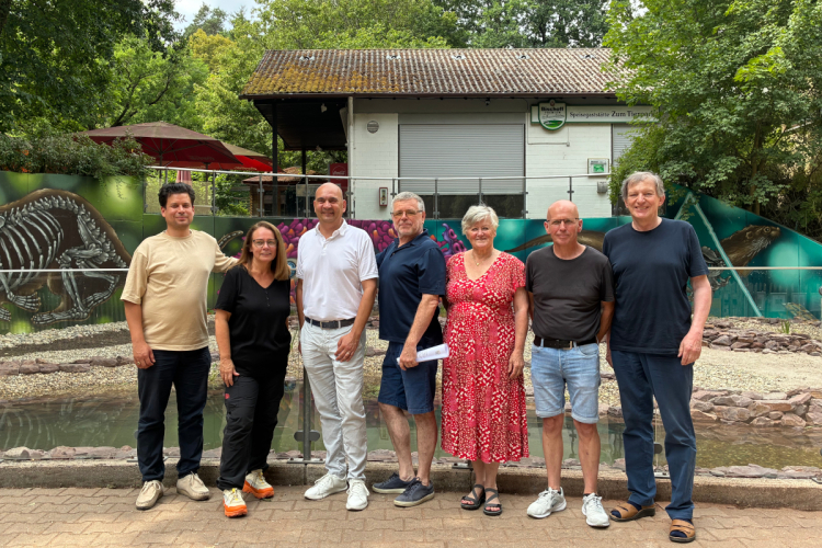 Freuen sich über die neue Otter-Anlage: Manual Steinbrenner (Beigeordneter der Stadt KL/Gesellschafter der Zoo GmbH), die Zoodirektorin Petra Rödler, Bürgermeister Manfred Schulz sowie die Vorstandsmitglieder der Zoofreunde Joachim Müller, Brigitte Rinder, Andreas Nölker und Klaus Frank
 © Zoo Kaiserslautern