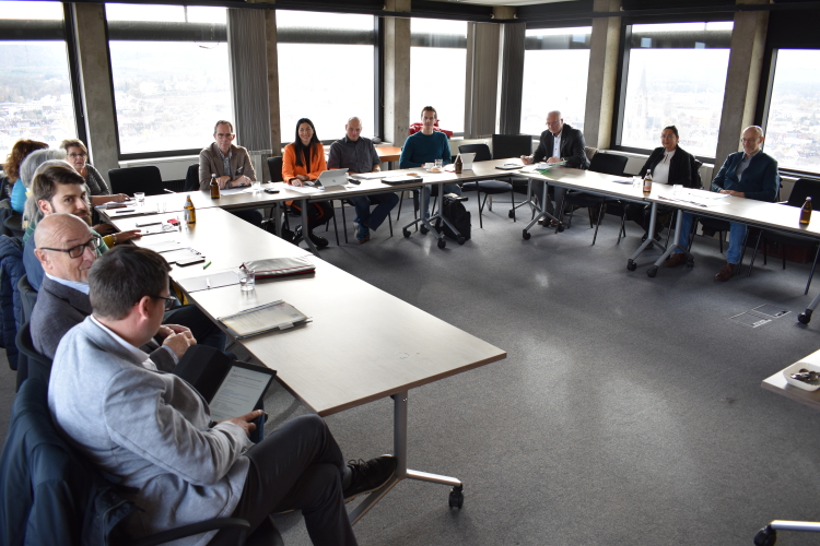 Kurz vor Beginn der Gespräche im Besprechungsraum im 20. Obergeschoss des Rathauses. © Stadt Kaiserslautern