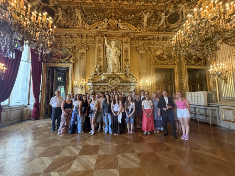 Die deutsch-französische Gruppe im Rathaus von Paris © Collège Jean Bouin 