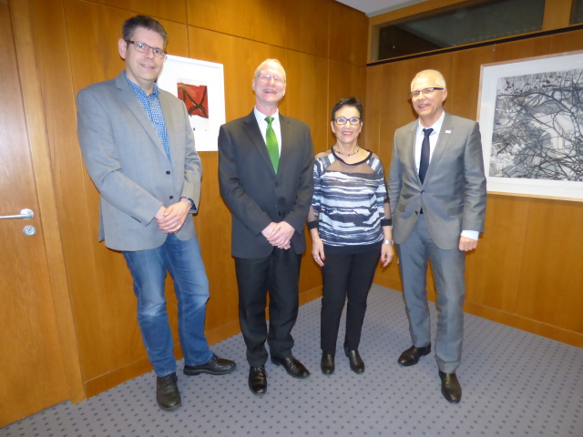 vlnr: Markus Lenz, Beigeordneter Joachim Färber, Karin Schlüter, Peter Krietemeyer © Stadt Kaiserslautern