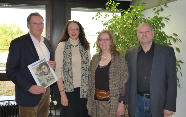 Kulturreferatsleiter Christoph Dammann und Bürgermeisterin Susanne Wimmer-Leonhardt begrüßten heute die beiden Betreiber des Union-Studios, Ursula Simgen-Buch und Stefan Sprengart, im Rathaus.  © Stadt Kaiserslautern