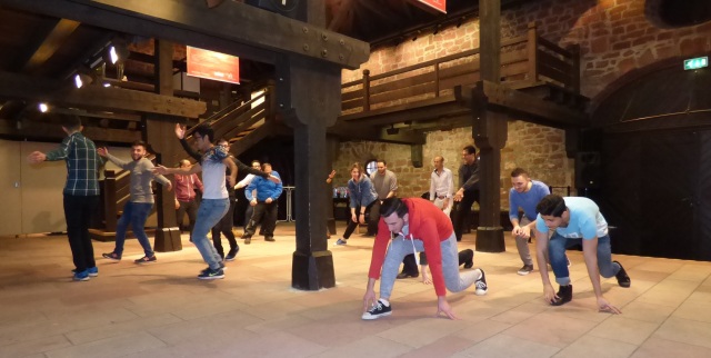 Zeigten vollen Körpereinsatz: die Teilnehmer am Theaterworkshop im Stadtmuseum.  © Stadt Kaiserslautern