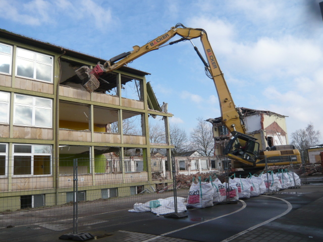 Die drei alten Gebäude der Schillerschule wurden im vergangenen Winter abgerissen. In diesem Jahr soll es mit dem Neubau losgehen. © Stadt Kaiserslautern