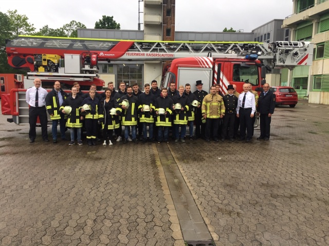 Junge Schornsteinfeger absolvieren Grundausbildung bei der Feuerwehr © Stadt Kaiserslautern