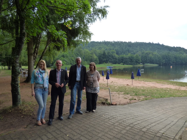 v.l.: Viktoria Butenko, Udo Holzmann, Peter Kiefer, Petra Günther  © Stadt Kaiserslautern