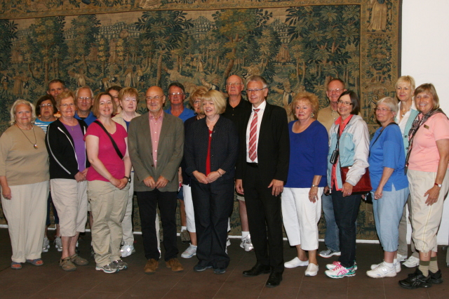 Oberbürgermeister Weichel (1. Reihe, 6. v.l.) empfing die Gruppe aus Davenport heute Morgen im Pfalzgrafensaal. Mit dabei waren auch Walfried Weber (1. Reihe, 4. v.l.)vom Verein Kaiserslautern International und Andrea Oliver von den SWK (2.v.r.). © Retter