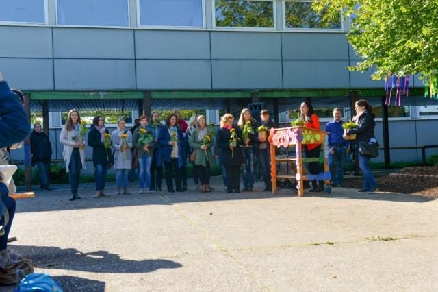 Jubiläumsfeier im Schulhof der Grundschule Theodor Heuss. © Jim Straka