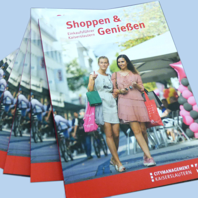 Stapel mit dem neuen Einkaufsführer © Stadt Kaiserslautern