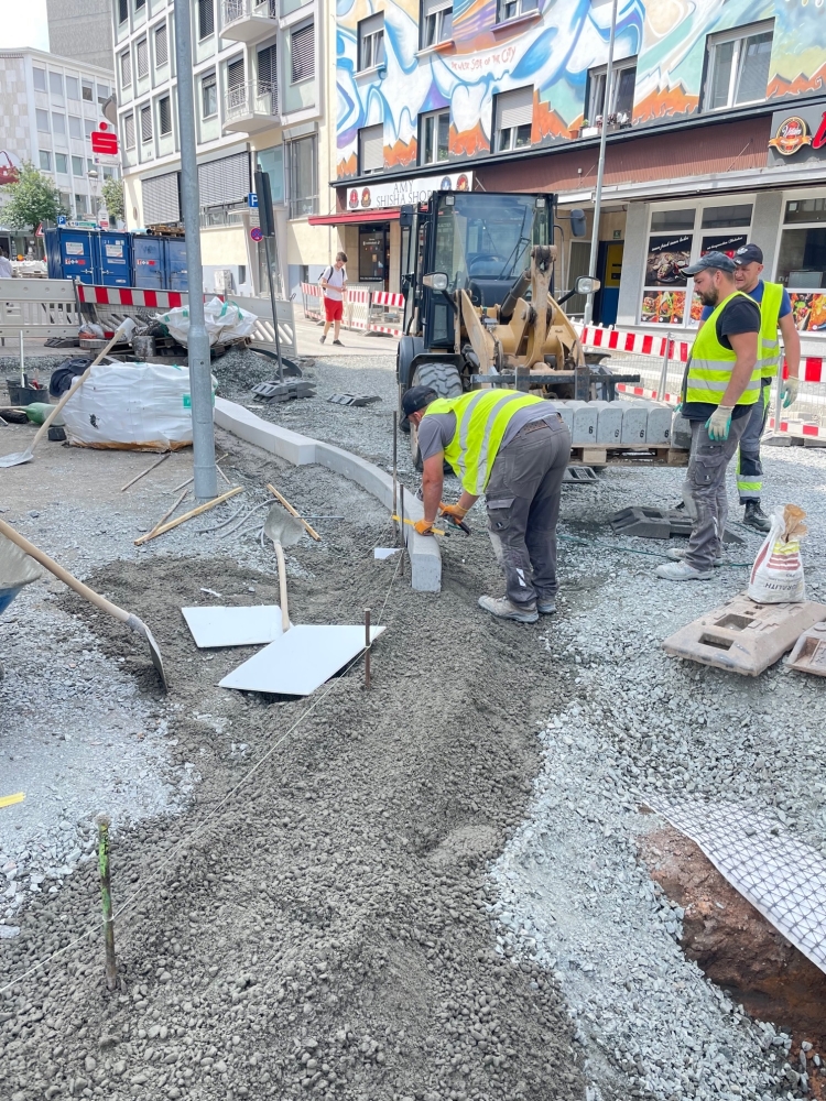 Die Pflasterarbeiten für den Gehweg in der Fruchthallstraße sind bald beendet © Stadt Kaiserslautern