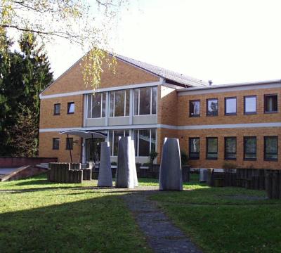 Frontansicht Heinrich-Heine-Gymnasium