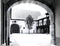 Der Innenhof des sanierten Theodor-Zink-Museums. Der hier gepflanze Baum reichte gerade mal bis zum Dach.