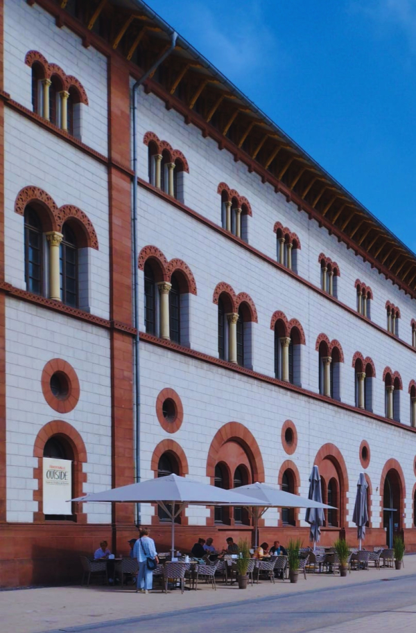 OUTSIDE Fruchthalle