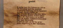 Die Ehrenbürgerurkunde von Fritz Walter, ausgestellt am 22. Dezember 1985 vom Rat der Stadt Kaiserslautern. 