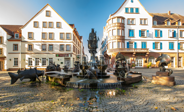 Blick auf den Kaiserbrunnen in Richtung Innenstadt. © Harald Kröher