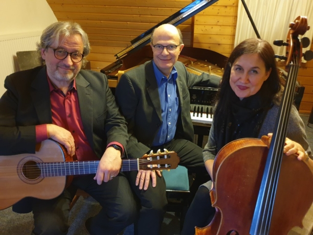 Das Trio Icarus: Tatjana Wassiljewa am Cello, Thomas Seibel an der Gitarre und Dieter Schmidt am Piano
 © privat